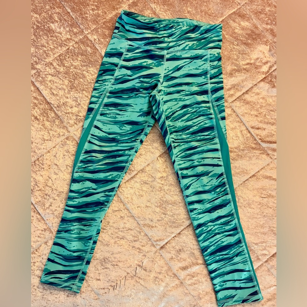 Old Navy girls go dry leggings